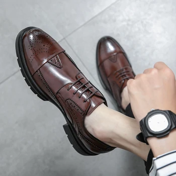 Brogues moda ayakkabı Ofis Ayakkabı Erkekler için rahat ayakkabılar Nefes deri makosenler Sürüş Moccasins Rahat Kayma 2022